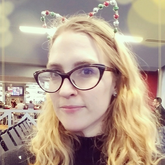 Meet your Posher, Amelia - Picture 2 of 8